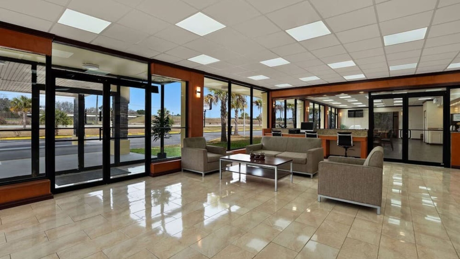 Lobby lounge with cushioned seating, business center workstations and floor-to-ceiling windows at Quality Inn Yemassee - Point South I-95.