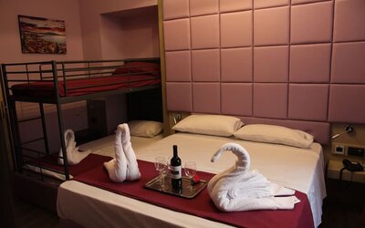 Spacious family room with one double bed, bunk beds and modern amenities at Dolce Vita Rooms & Breakfast.