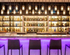 Stylish hotel bar featuring premium spirits, contemporary seating and ambient lighting at Crowne Plaza Panama.
