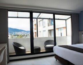 Regency Boutique La Feria