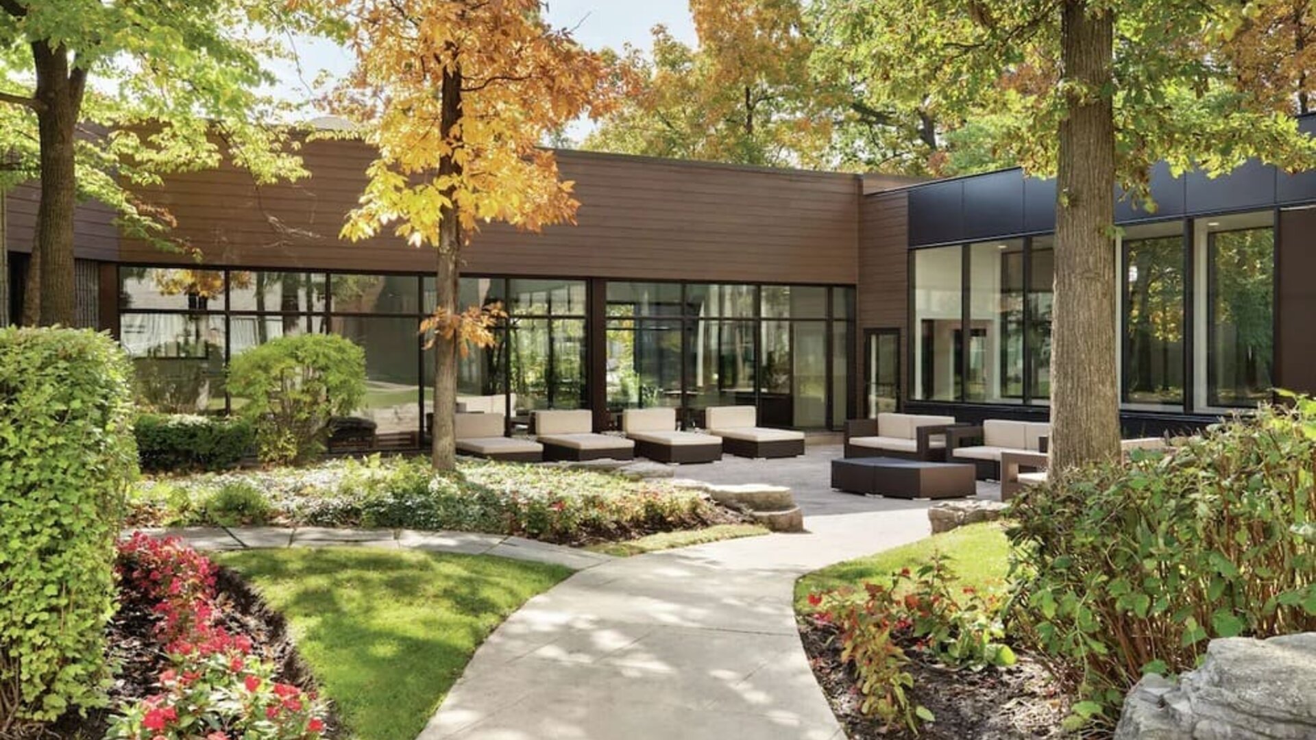 Beautiful and relaxing courtyard at the Double Tree Toronto Airport West.