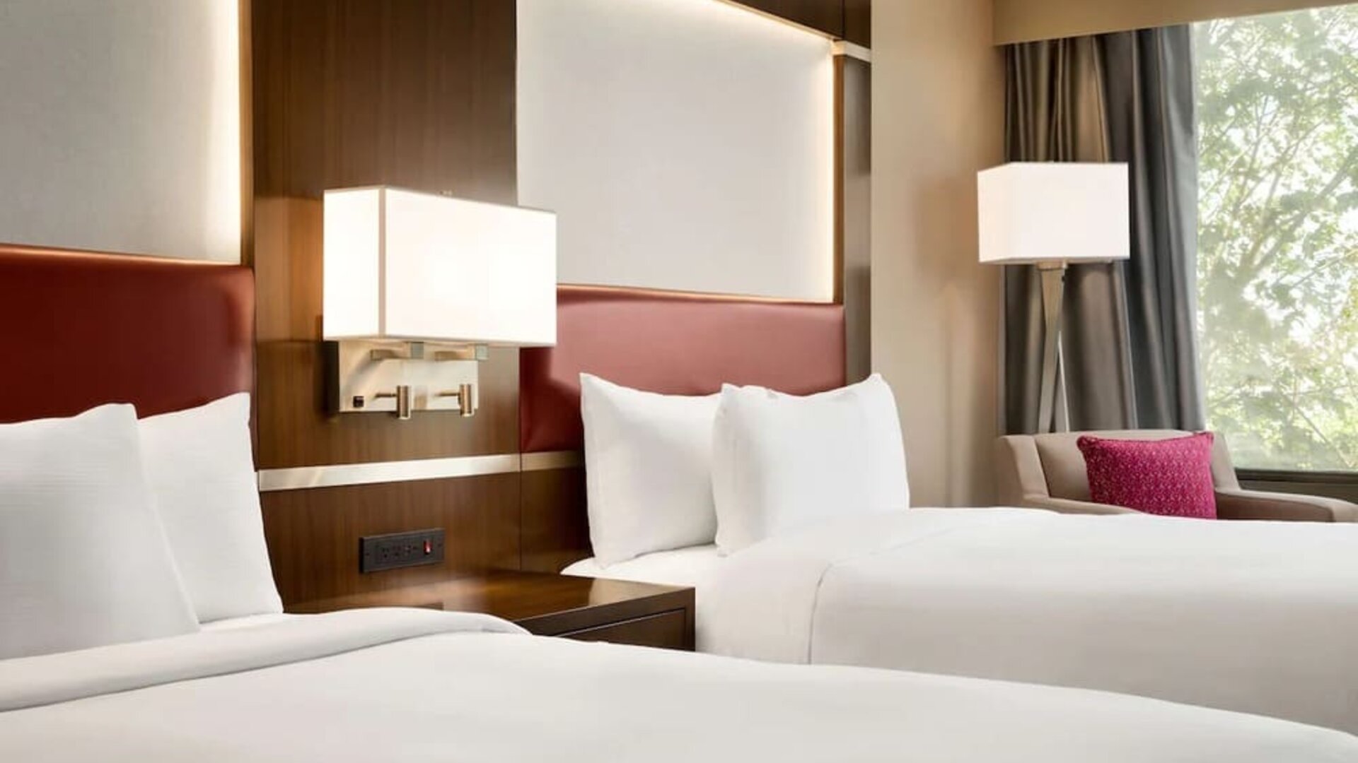 Twin day use room at the Double Tree Toronto Airport West.