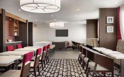 Executive lounge perfect for co-working  at the Double Tree Toronto Airport West.