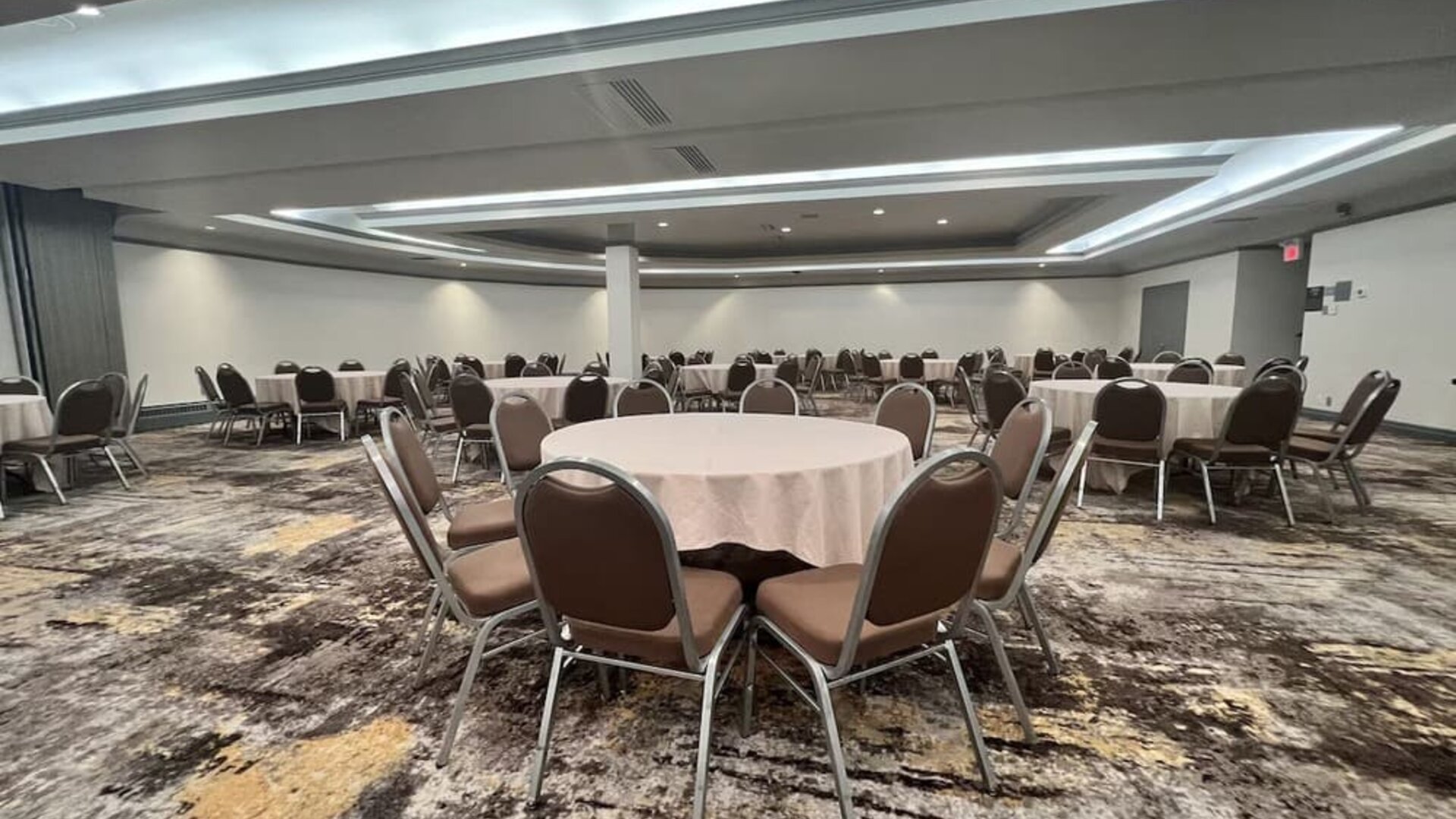 Flexible meeting facility featuring banquet-style seating and a spacious layout suitable for conferences, events and social gatherings at Holiday Inn Toronto Airport East.