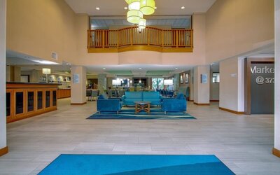 Hotel lobby featuring an open-concept layout, comfortable lounge seating and a bright, welcoming atmosphere at Holiday Inn Express SFO Airport North.