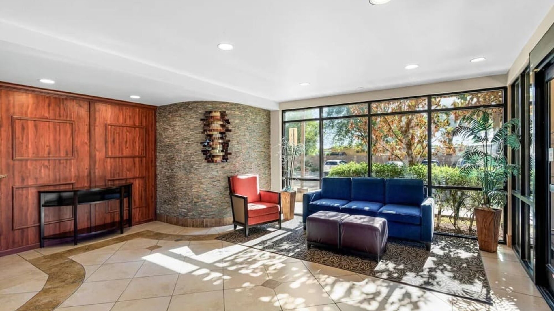 Bright lobby seating area with comfortable sofas, armchairs, large windows, and contemporary décor at Comfort Suites Vacaville-Napa Valley Area.