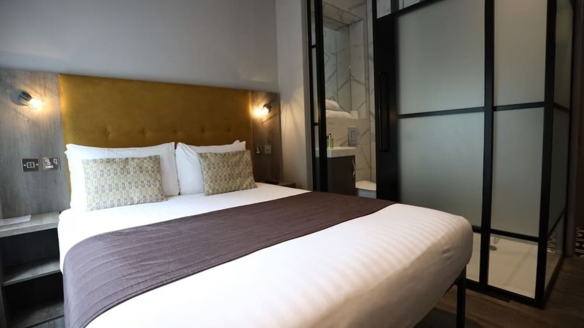 Day use room at Euston Square Hotel.