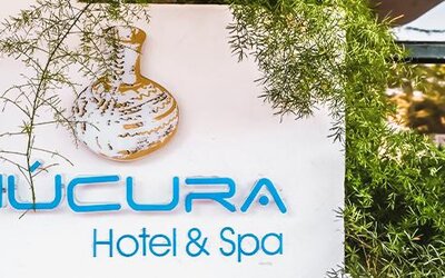 Exterior hotel signage surrounded by greenery at Múcura Hotel & Spa.