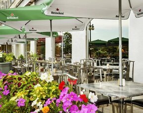 Outdoor patio perfect for coworking at Congress Plaza Hotel.