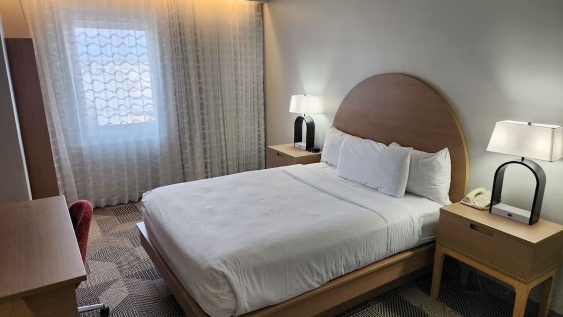 Day use room with work desk at Miami International Airport Hotel.