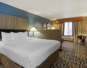 King guest room with large bed, bedside tables, desk, and window at Best Western Plus Mountain View Auburn Inn.