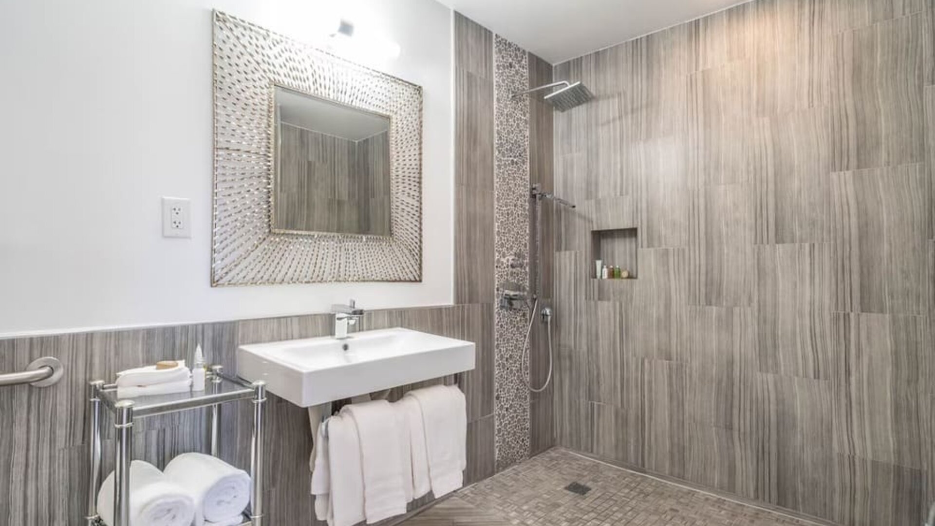 Guest bathroom with shower at Aqua Soleil Hotel & Mineral Water Spa.