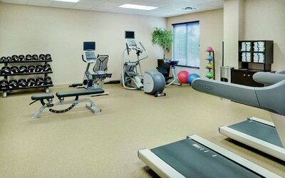 Fully equipped fitness center at Hilton Garden Inn Toronto/Burlington.
