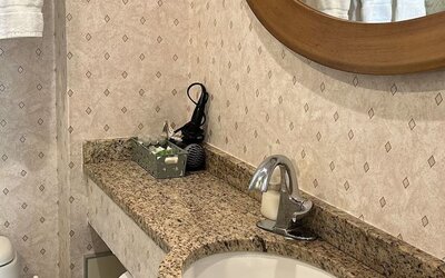 Private guest bathroom at Parc Suites Hotel.