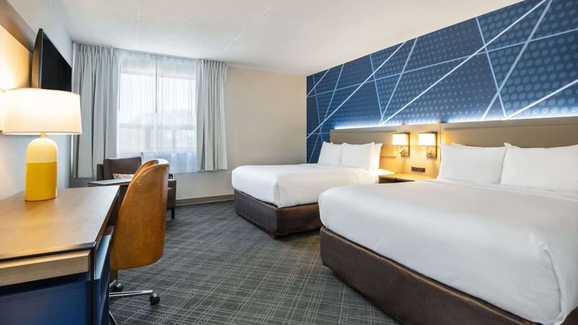 Bright and spacious twin room with work desk and TV at Comfort Inn & Suites Barrie.