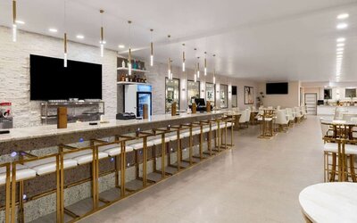 Hotel bar at Wyndham DFW Airport.