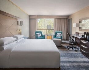 King bed at Boston Marriott Burlington.