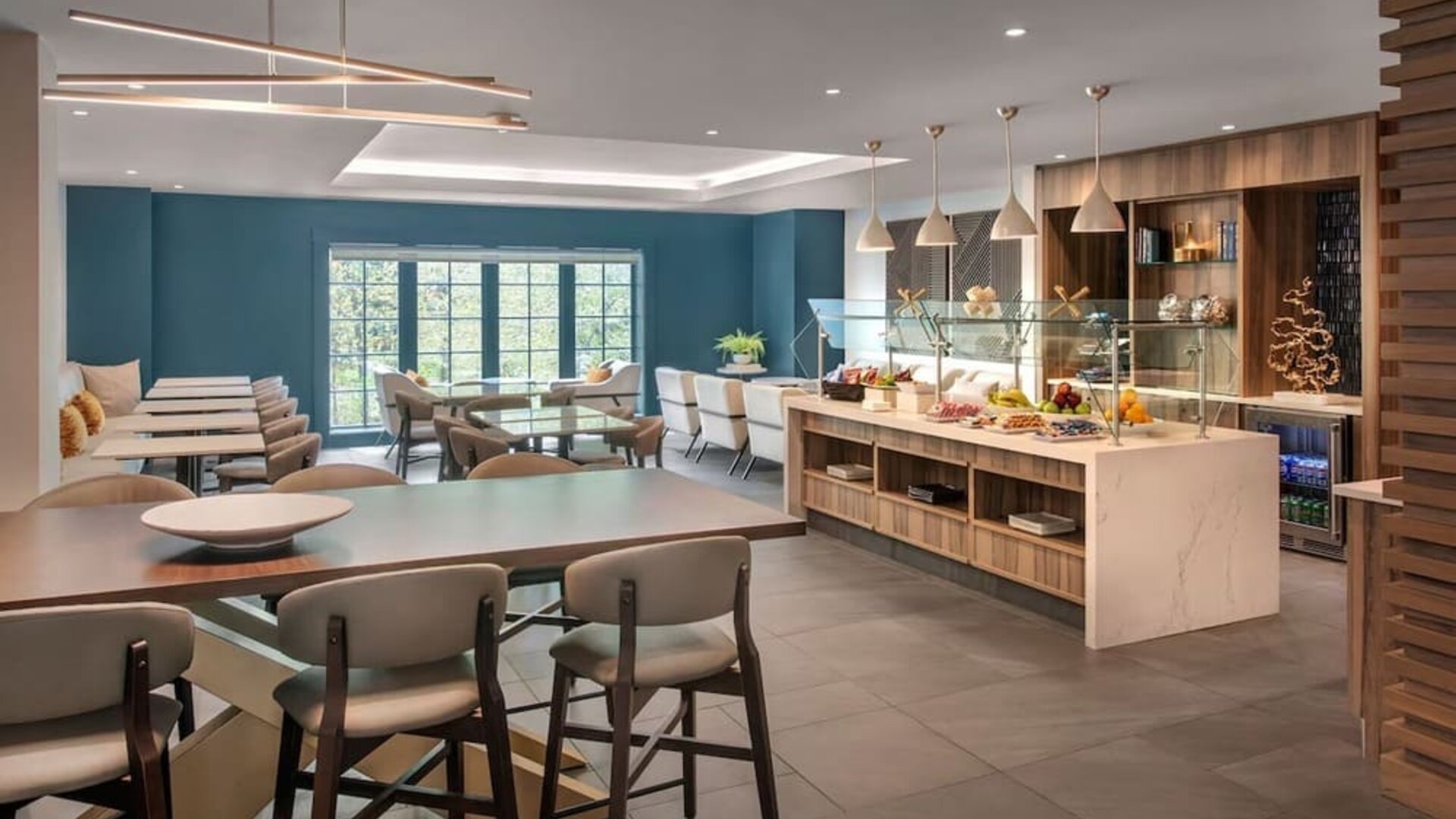 Dining area at Boston Marriott Burlington.