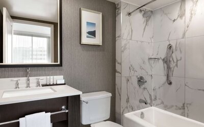 Private bathroom with tub at the Embassy Suites by Hilton Montreal Airport.