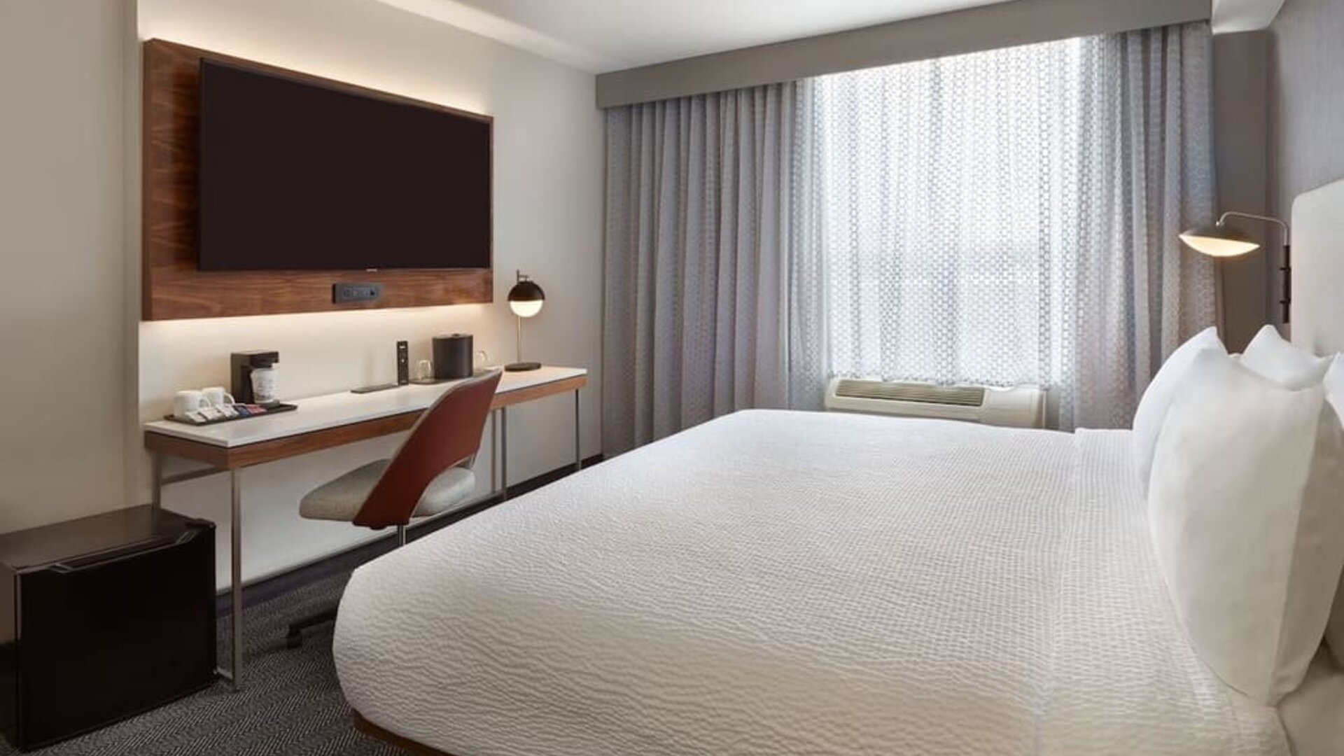 Day use room with work desk at Courtyard By Marriott Kitchener.