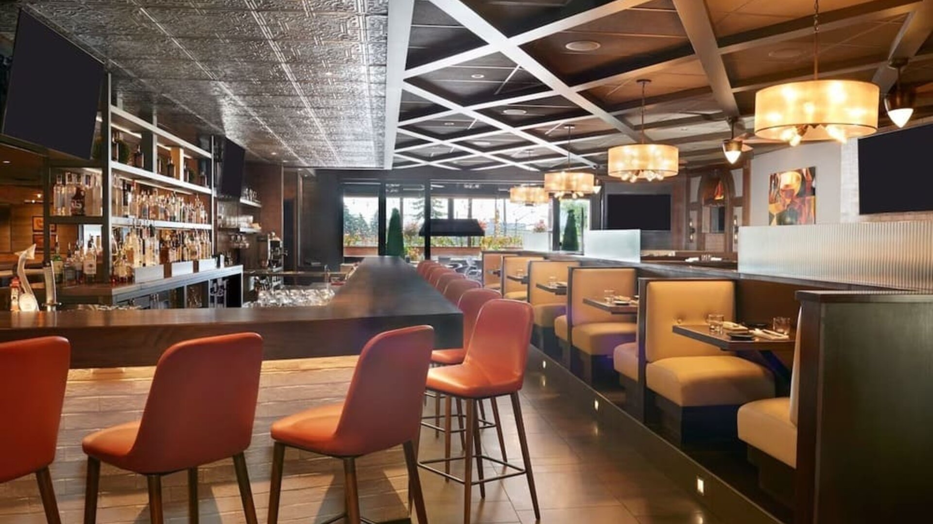 Hotel bar at Courtyard By Marriott Kitchener.
