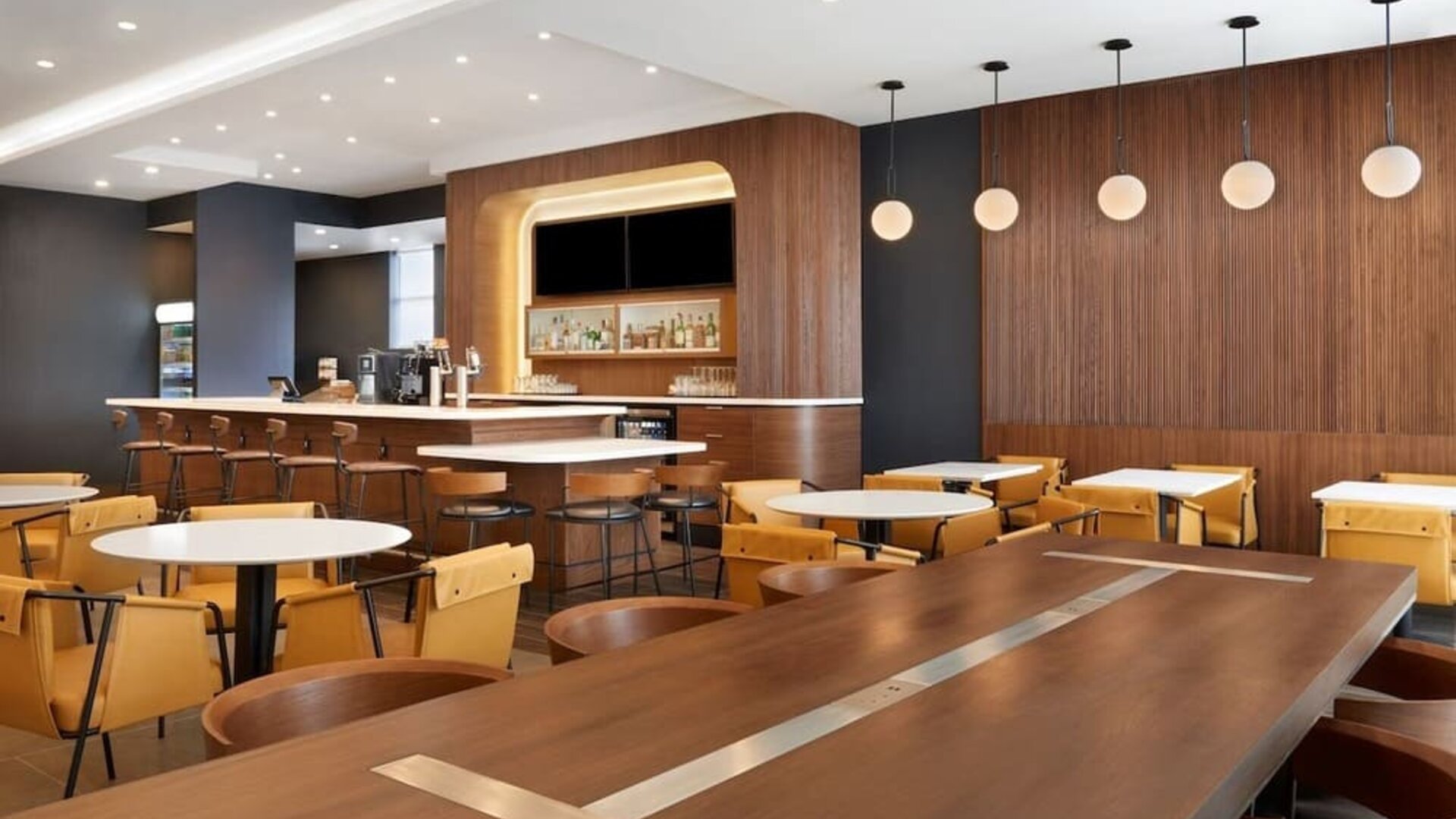 Hotel bar at Courtyard By Marriott Kitchener.