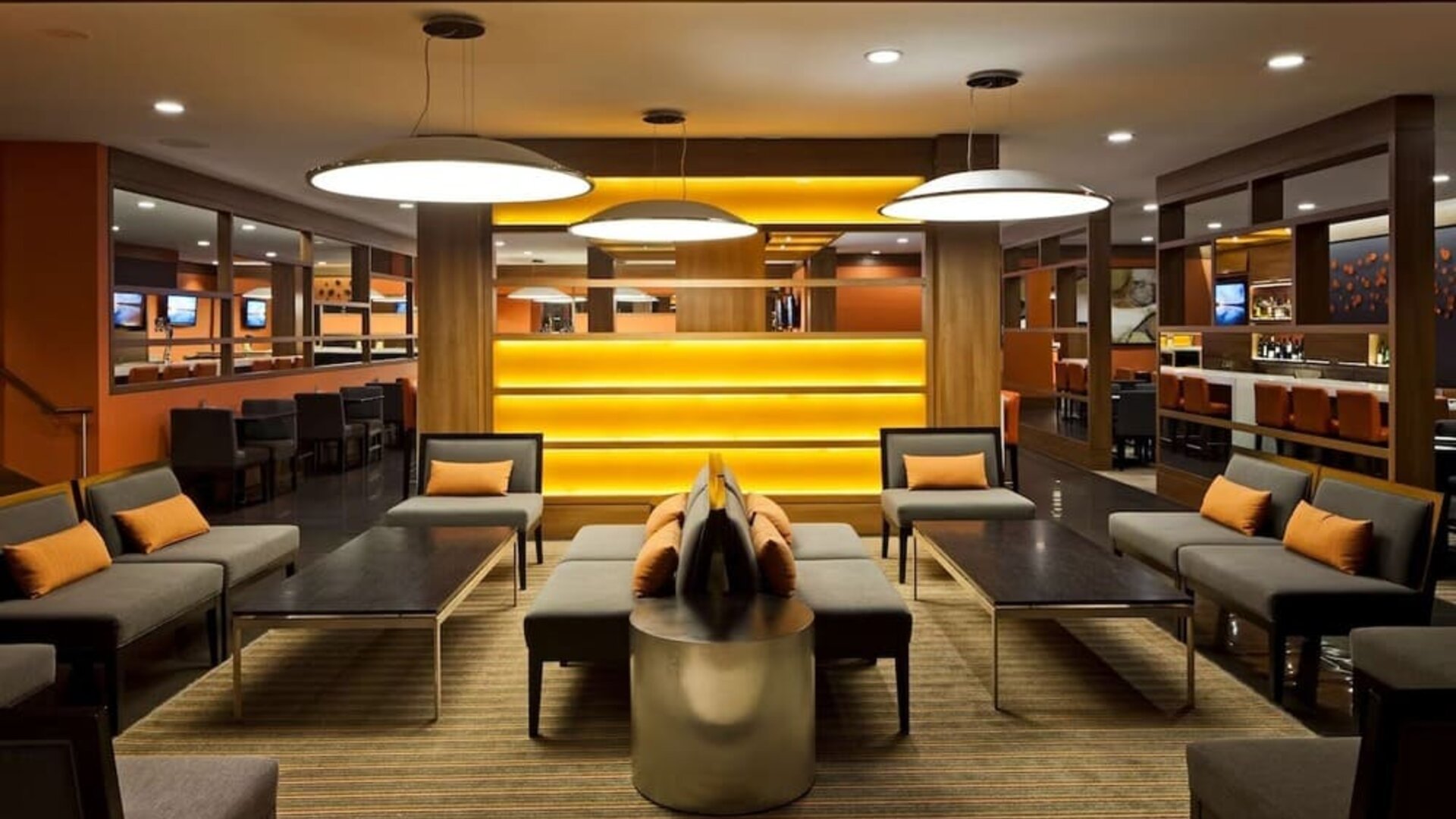 Lounge area at Hilton Mississauga Meadowvale.