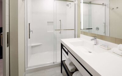 Private bathroom with shower at Hilton Garden Inn Montreal Midtown.
