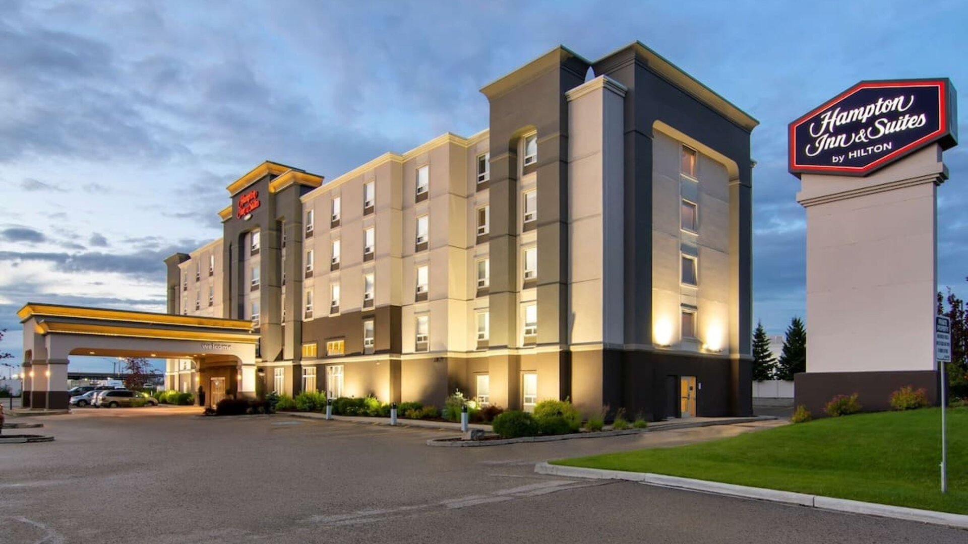 Hotel exterior and parking area at Hampton Inn & Suites By Hilton Edmonton/West.