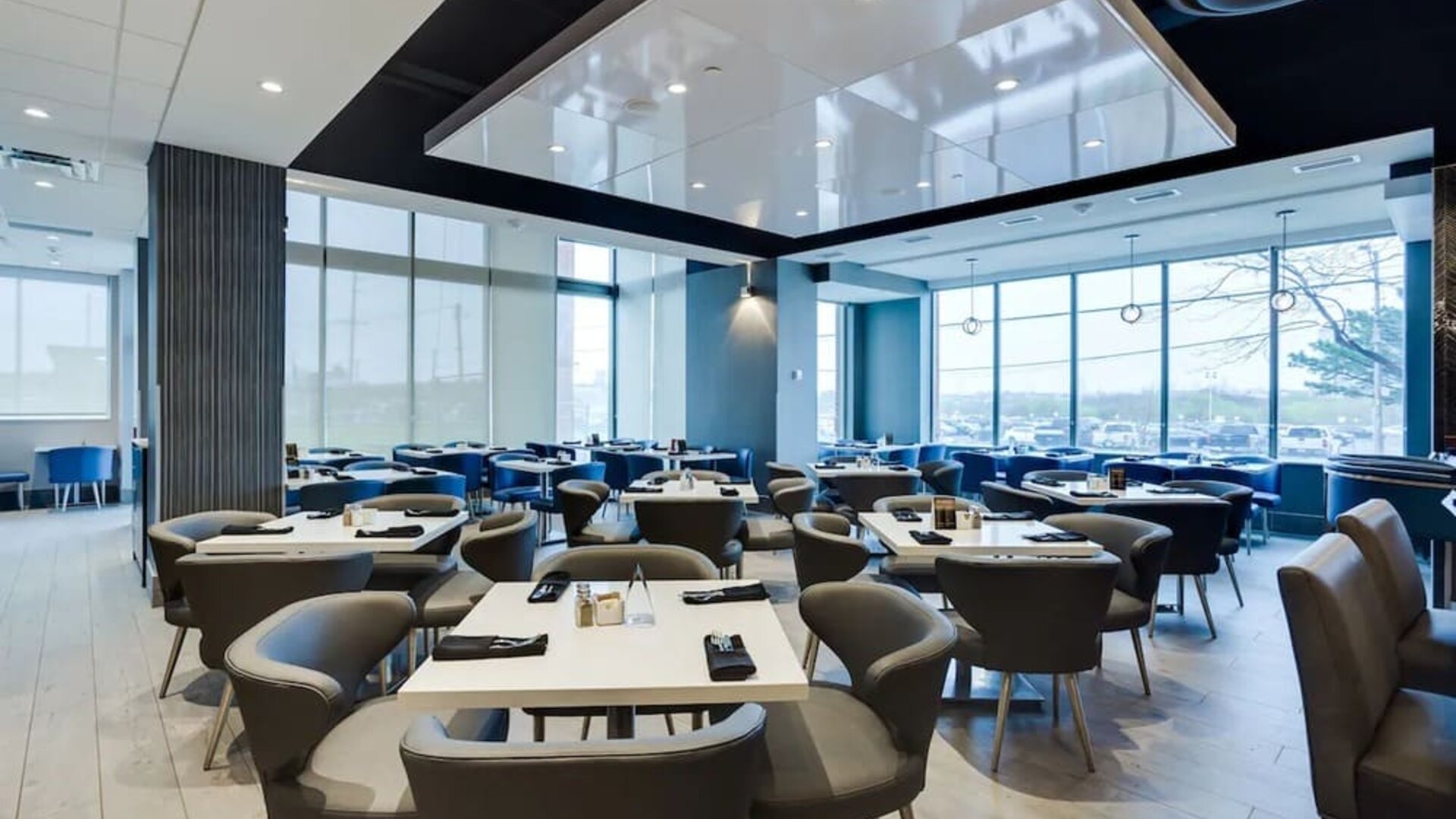 Dining area at the Embassy Suites By Hilton Toronto Airport.