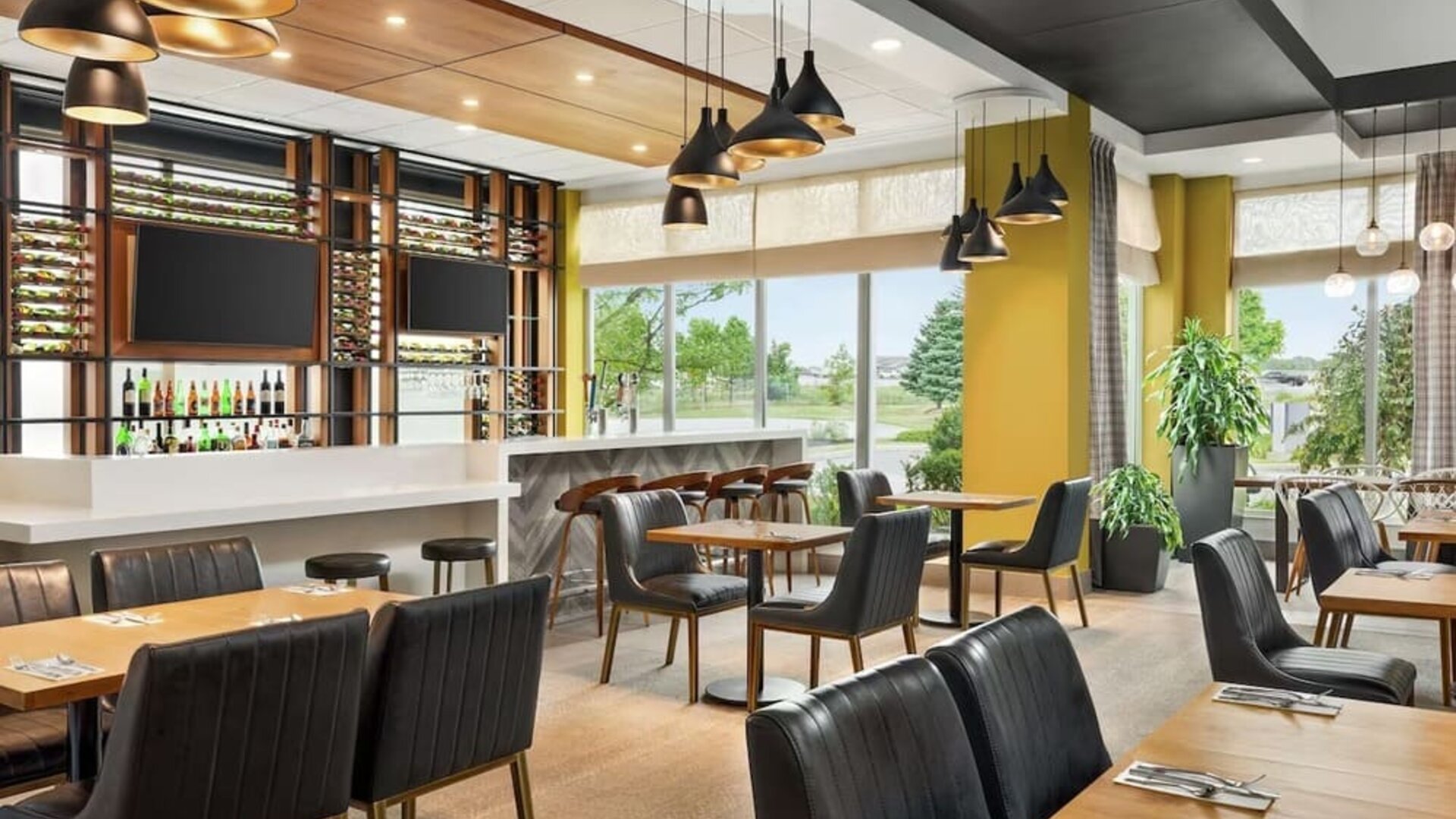 Hotel dining area at the Hilton Garden Inn Kitchener/Cambridge.
