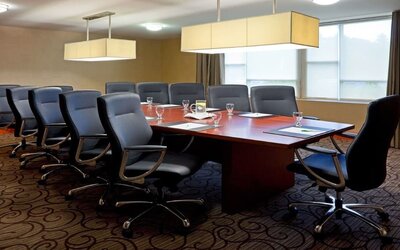Bright and spacious professional meeting room at the Holiday Inn Oakville Centre.