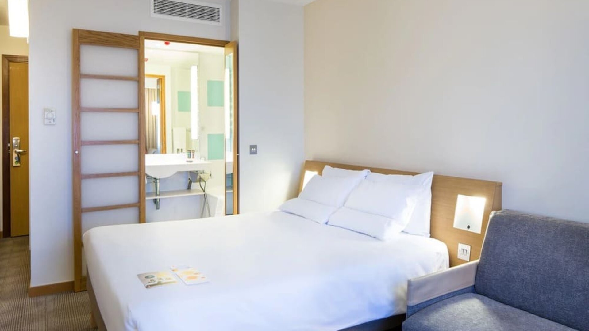 Day use room with sofa at Novotel London Paddington.
