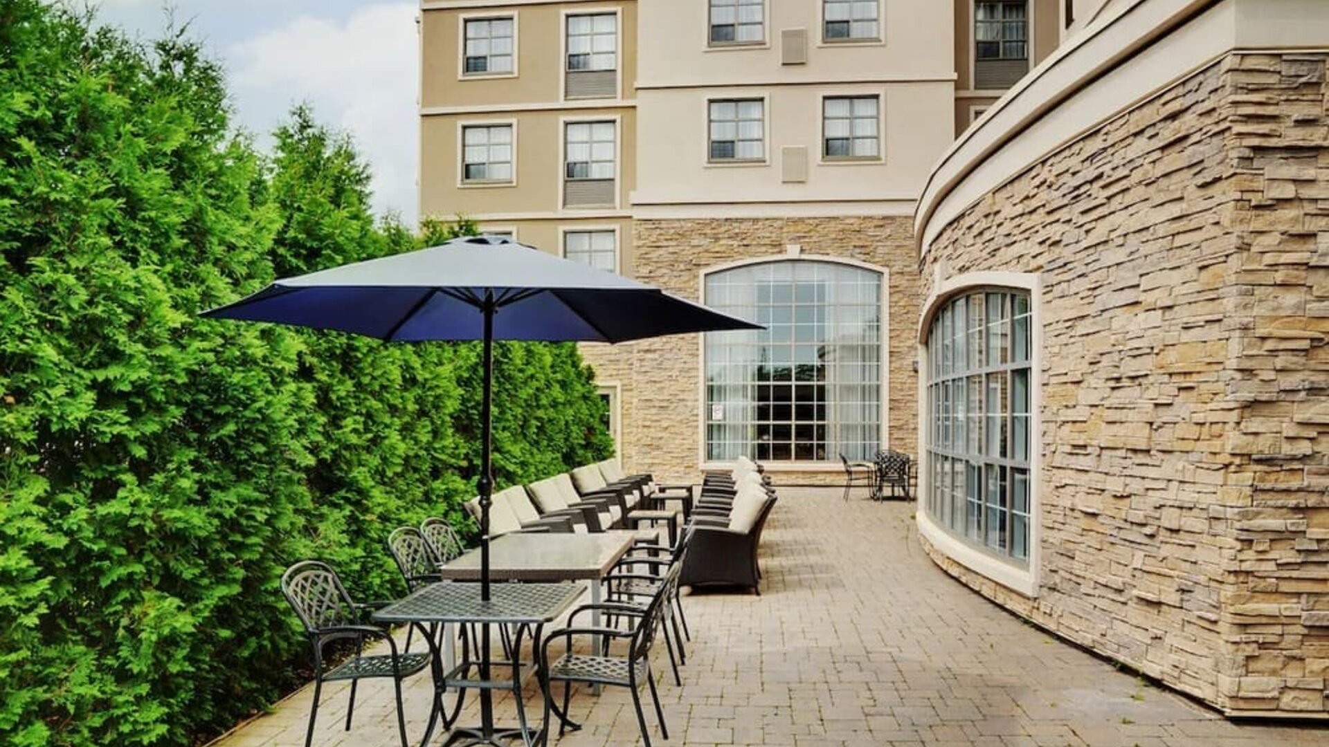 Oudoor patio at Staybridge Suites Oakville-Burlington.