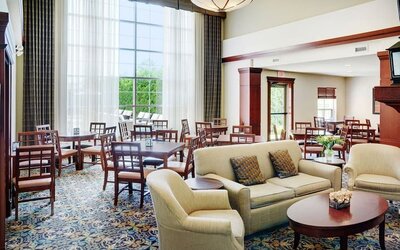 Restaurant area at Staybridge Suites Oakville-Burlington.