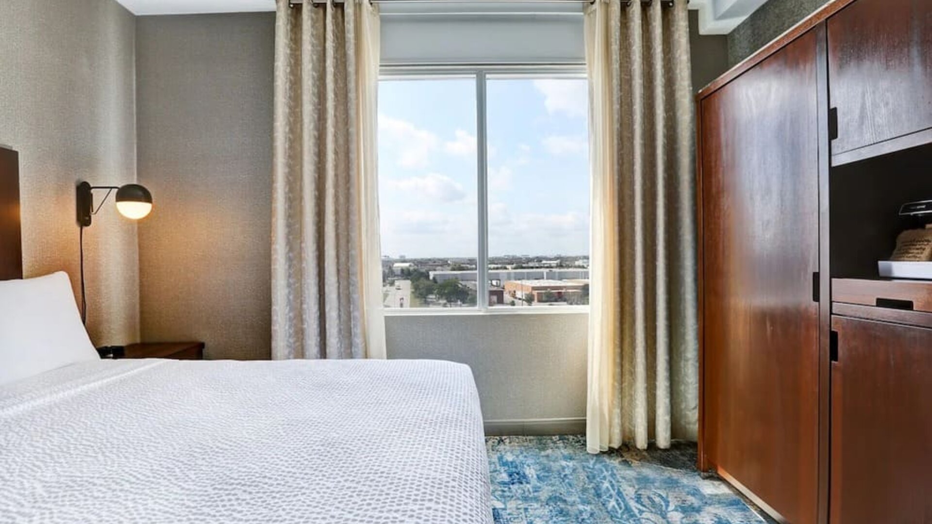 Bright and spacious day use room at Four Points By Sheraton Toronto Mississauga.