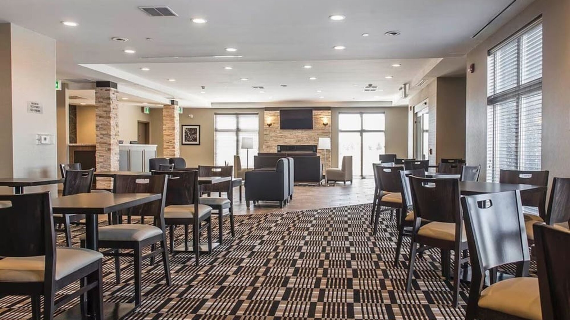 Restaurant area at Quality Inn & Suites Kingston.