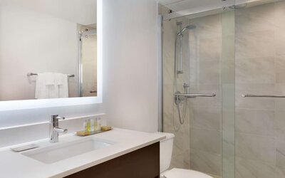 Private guest bathroom at DoubleTree By Hilton Hotel Toronto Airport West.