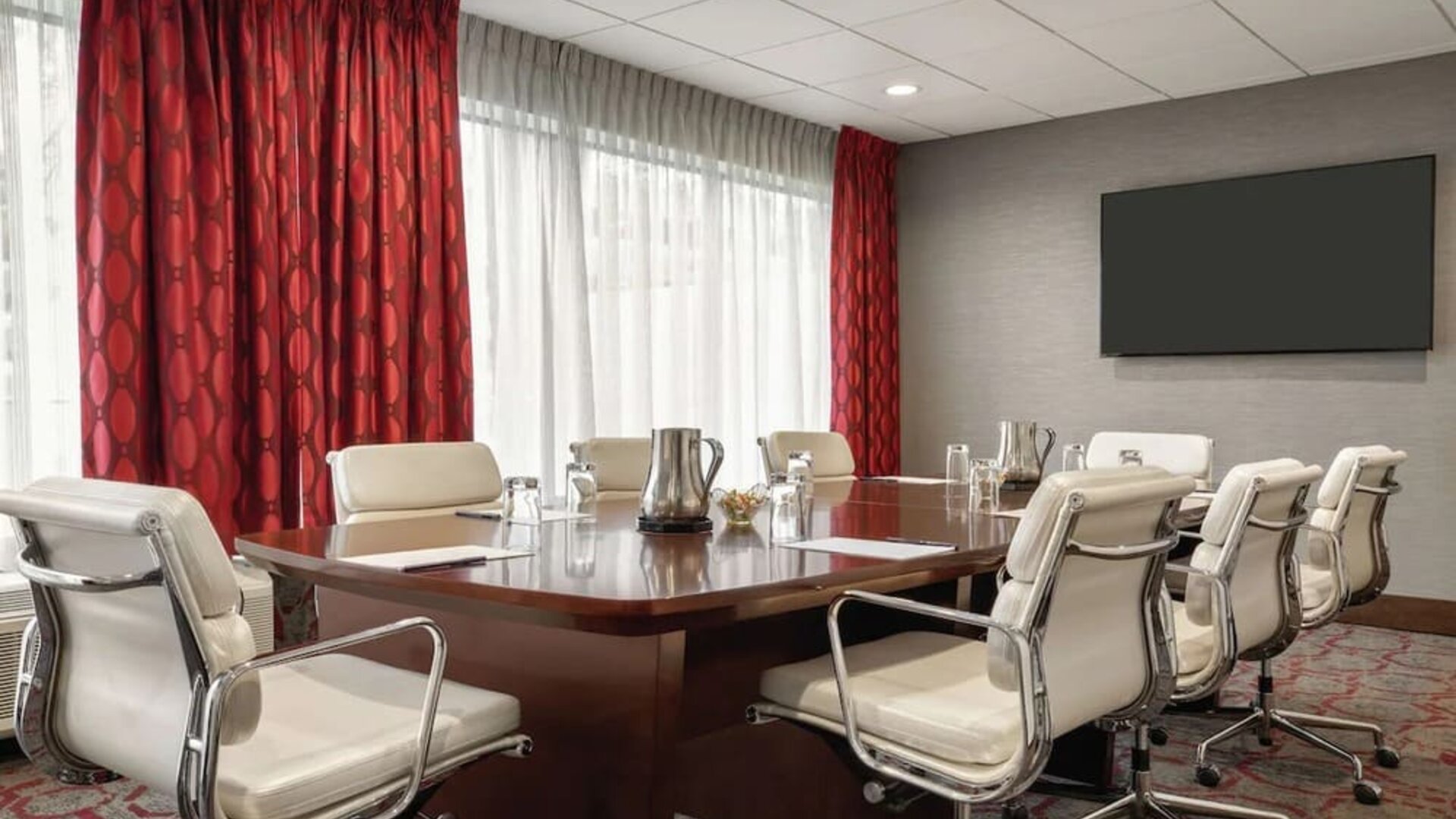 Professional meeting room at DoubleTree By Hilton Hotel Toronto Airport West.