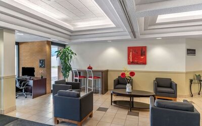 Hotel lobby with lounge area and work station at Hampton Inn by Hilton Montreal East Anjou.
