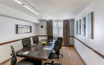 Professional meeting room at Hampton Inn by Hilton Montreal East Anjou.