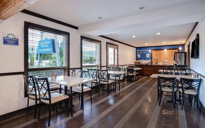 Dining area at Days Inn Vernon.