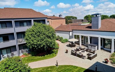 Terrace and garden at Sonesta Select Minneapolis Eden Prairie.