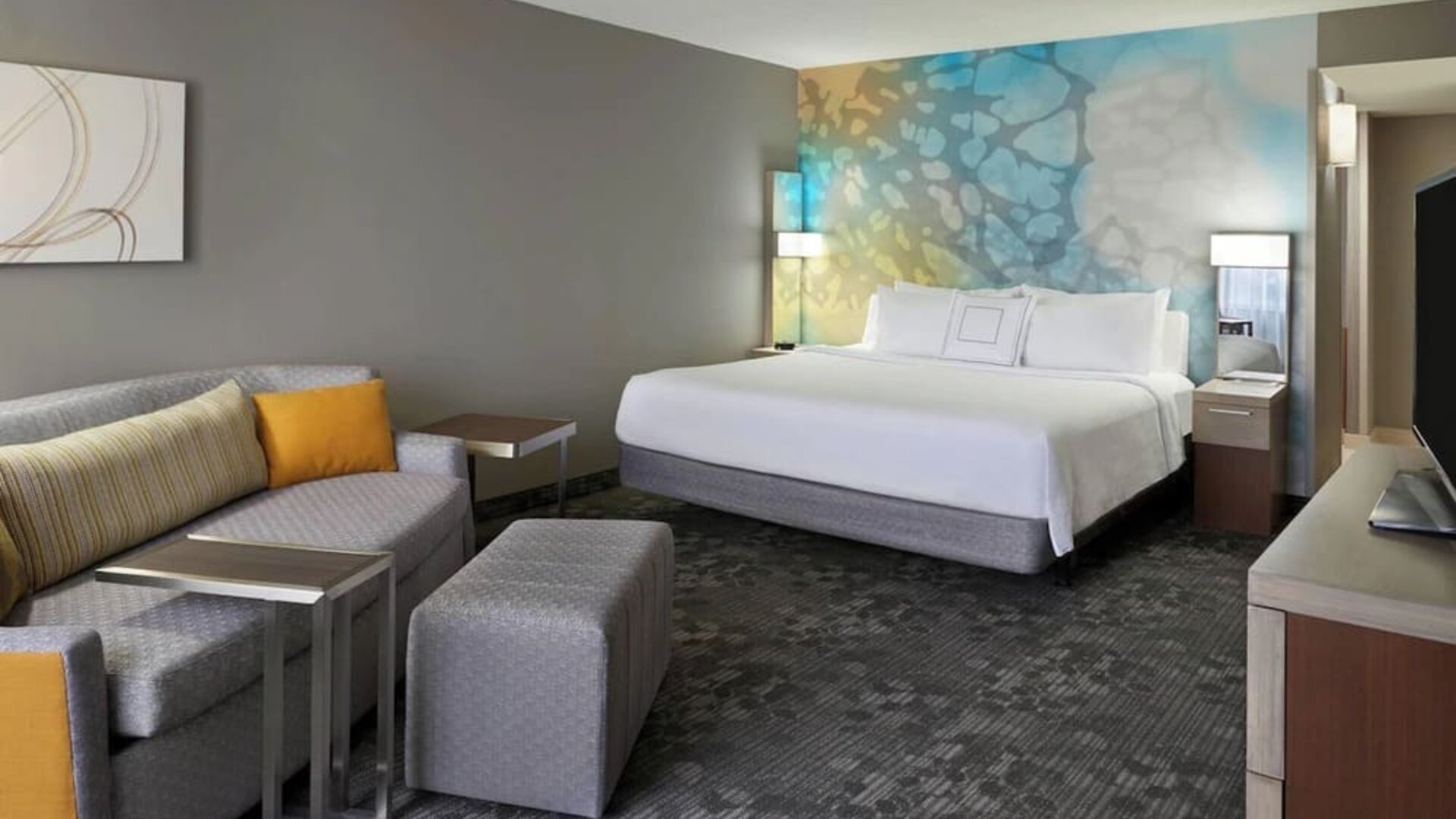 Day use room with private bathroom at Courtyard By Marriott Toronto Airport.