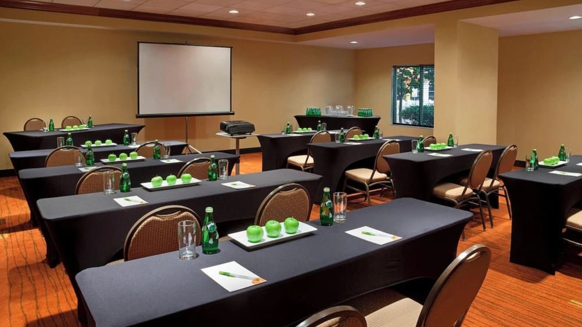 Professional meeting room at Courtyard By Marriott Toronto Airport.