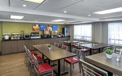 Restaurant area at Comfort Inn Sudbury Regent Street.