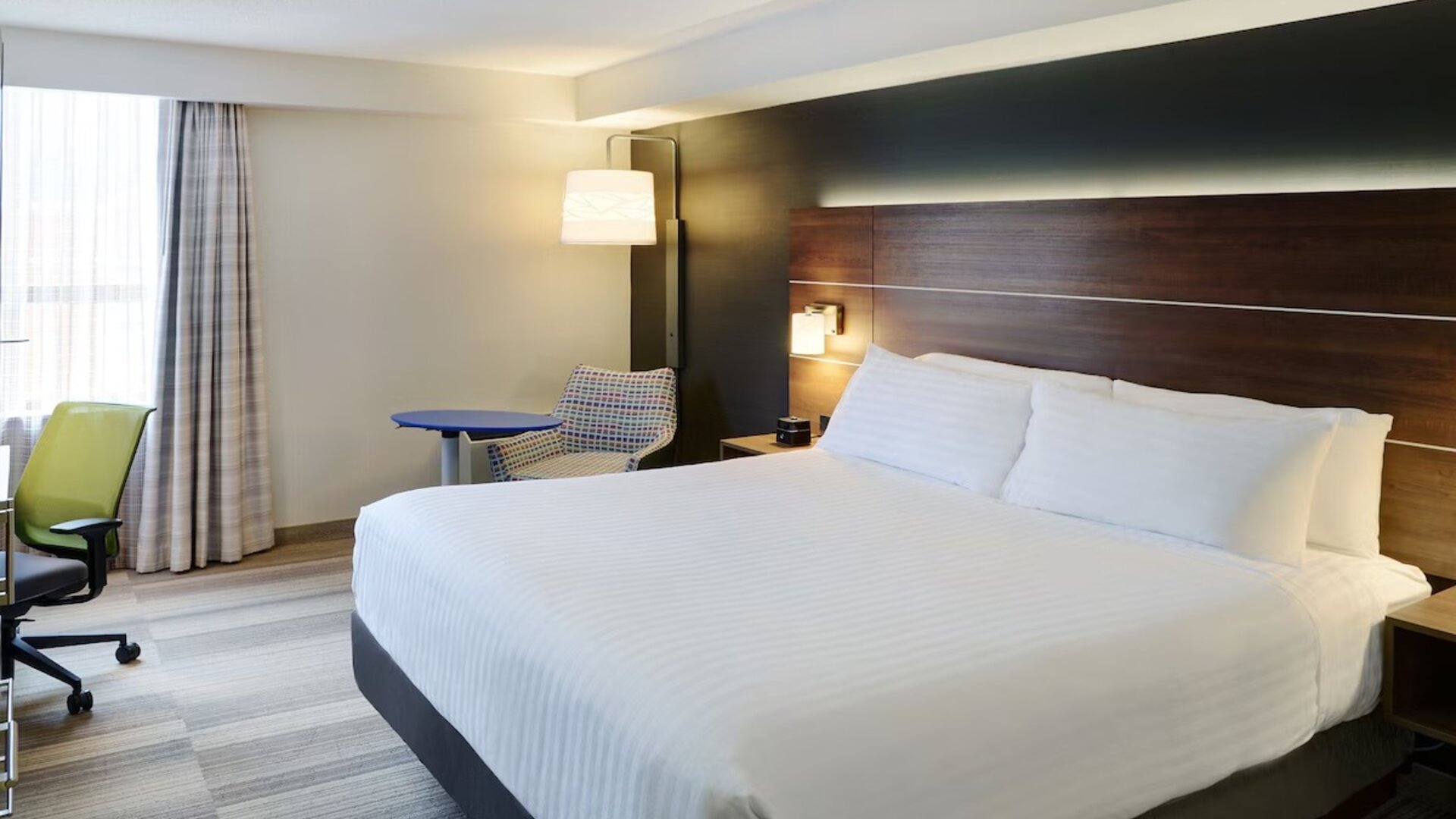 Day use toom with sofa, work desk and private bathroom at Holiday Inn Express Toronto Downtown.