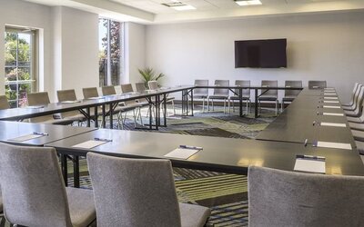 Professional meeting room at Holiday Inn Express & Suites North Bay.