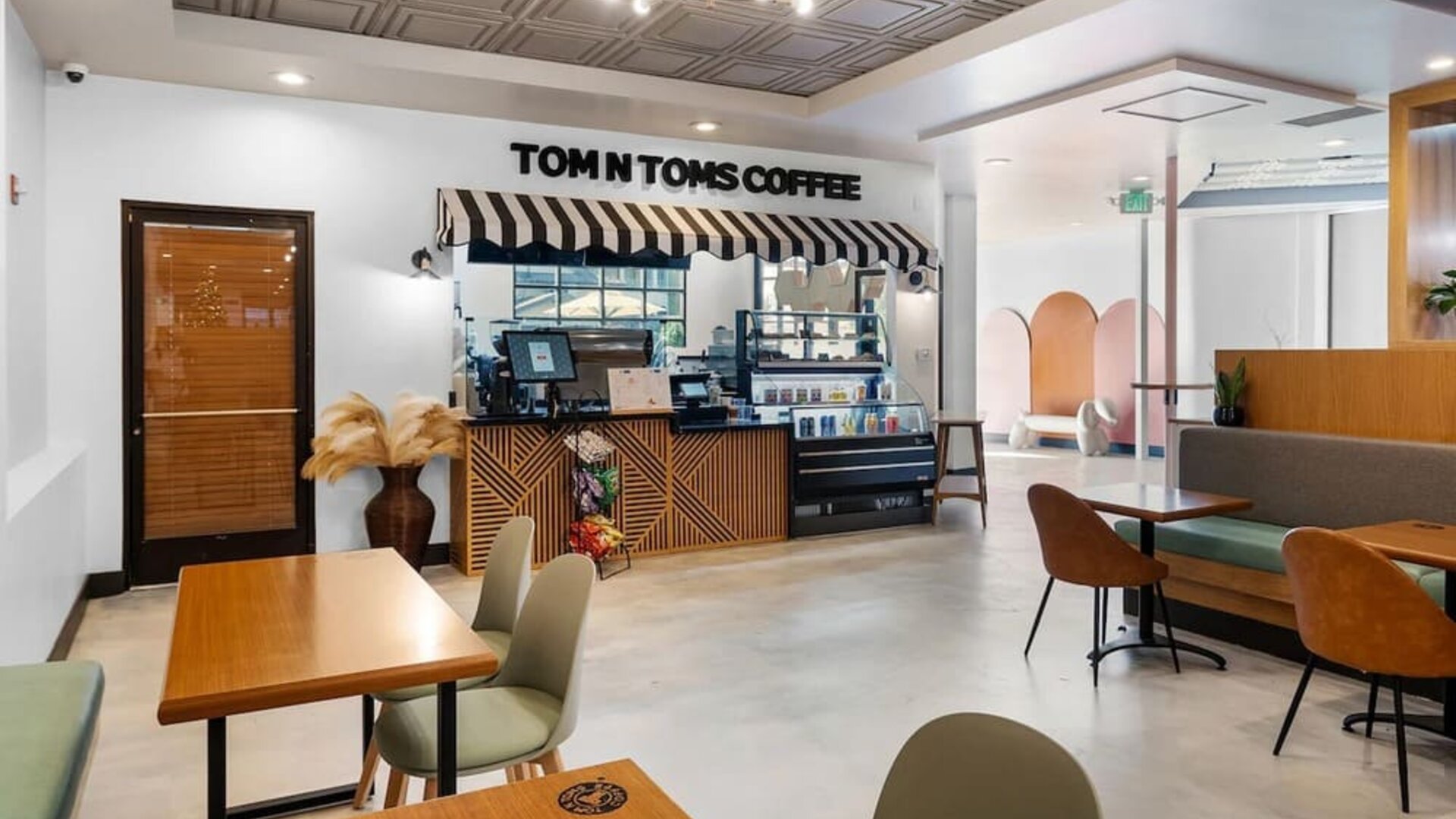 Coffee shop and restaurant available at The Live Hotel.