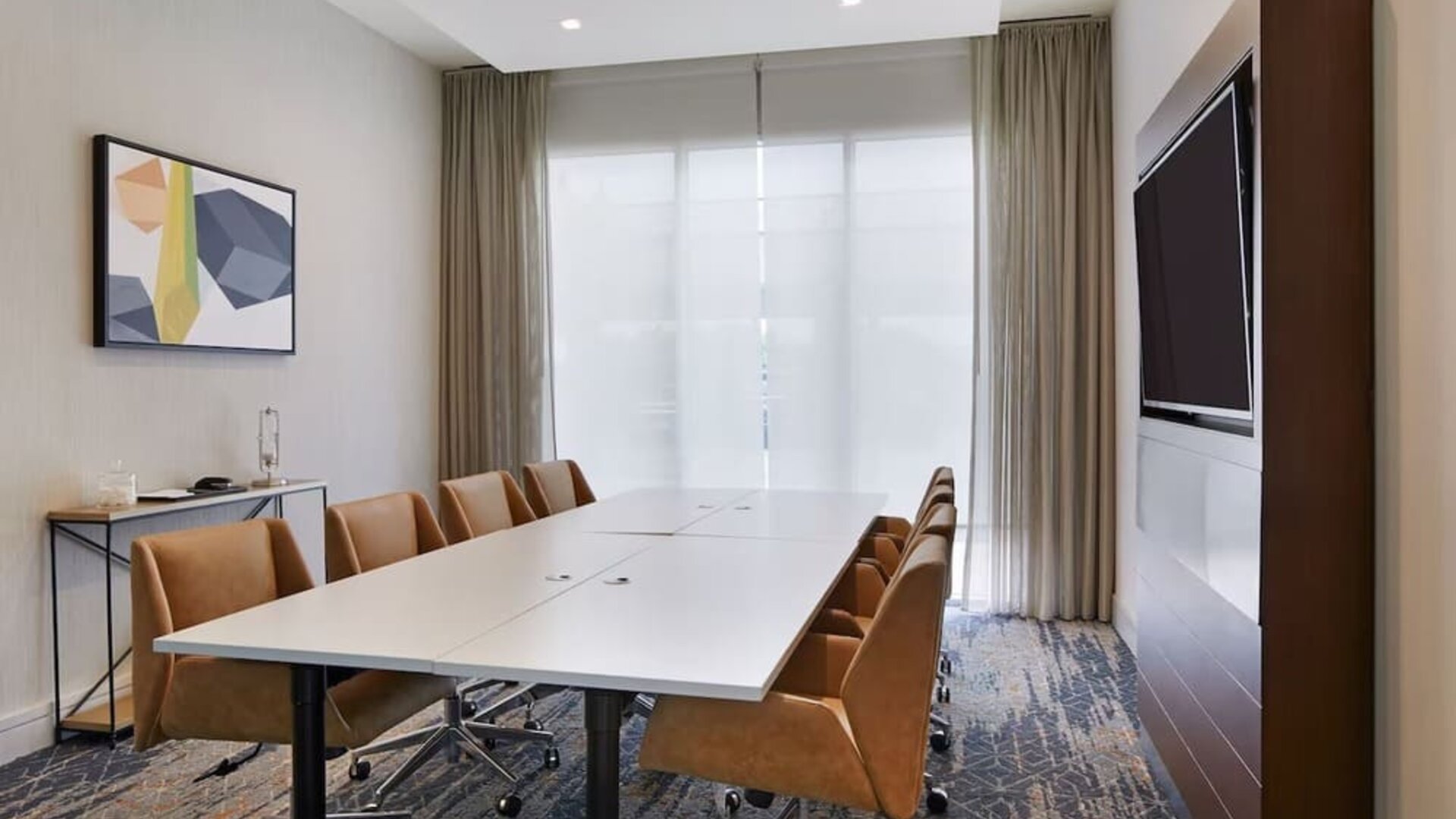 Meeting room at Courtyard By Marriott Los Angeles LAX/Century Boulevard.